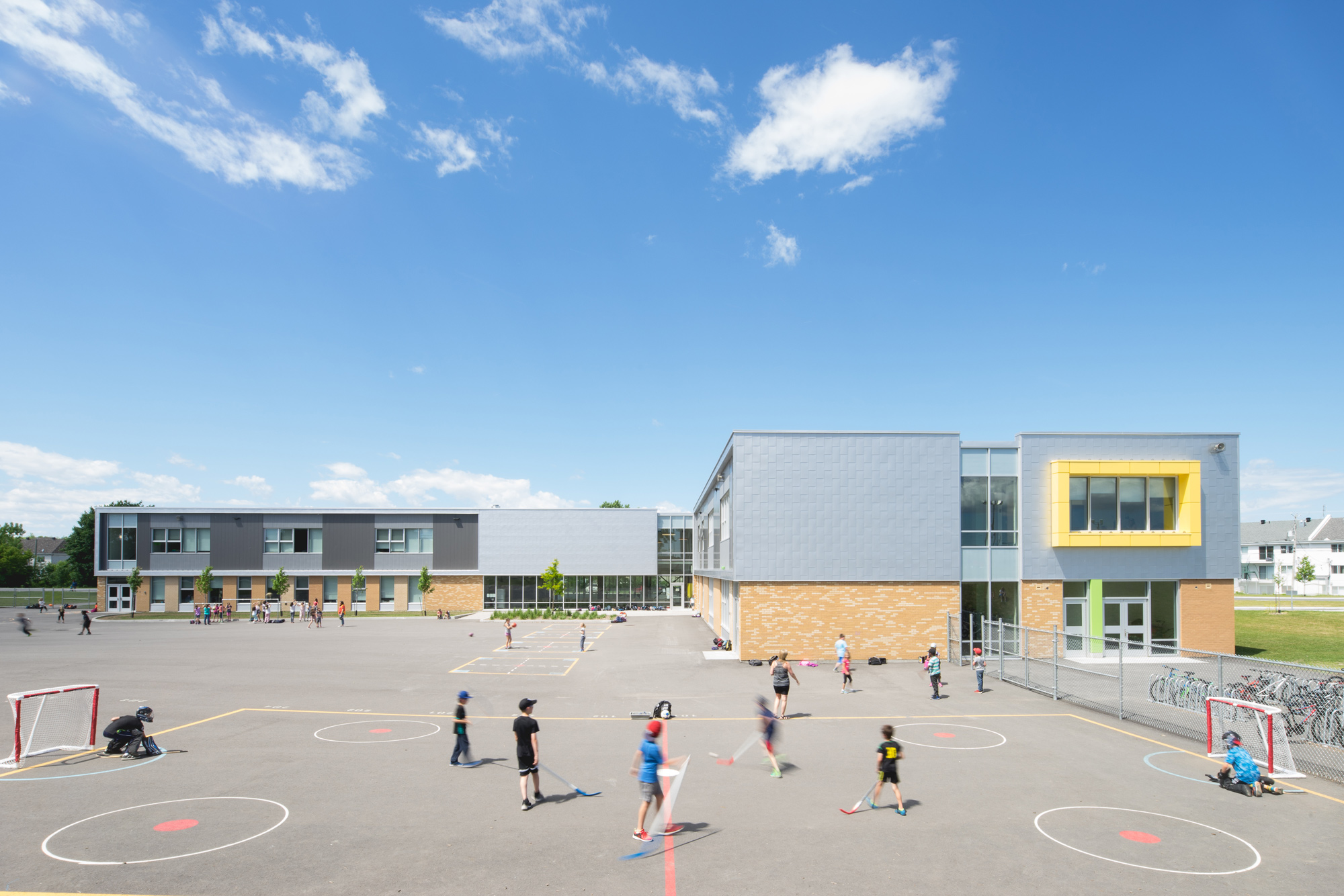   &lt;&lt;&lt;&lt;&lt; BACK  École Jardins-des-Patriotes  BBBL Architecture  © Raphaël Thibodeau 