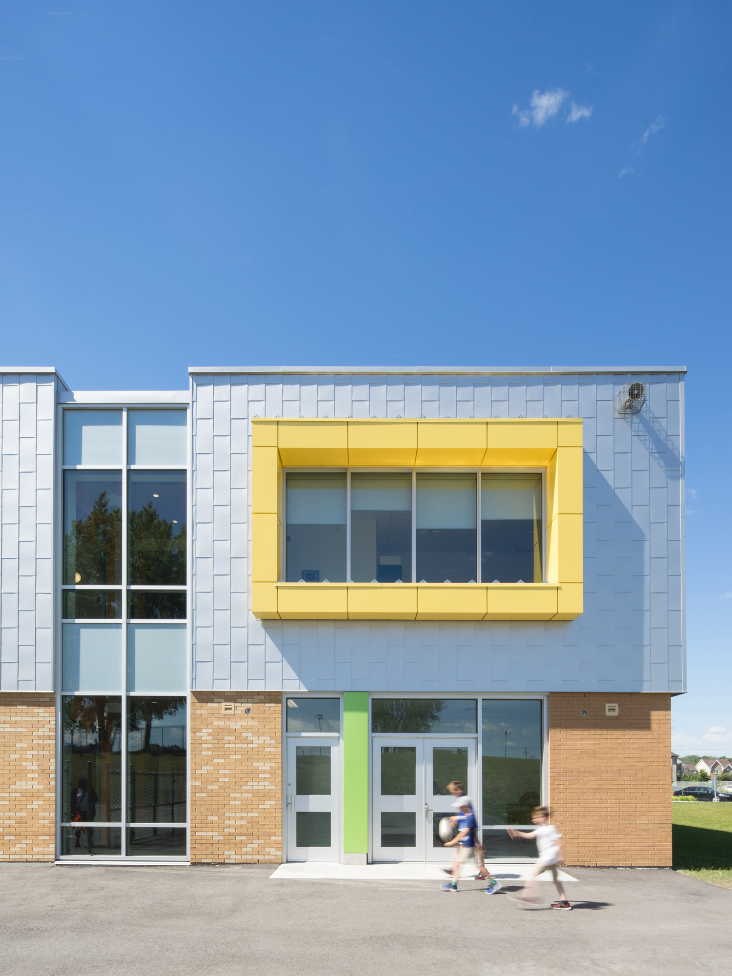   &lt;&lt;&lt;&lt;&lt; BACK  École Jardins-des-Patriotes  BBBL Architecture  © Raphaël Thibodeau 