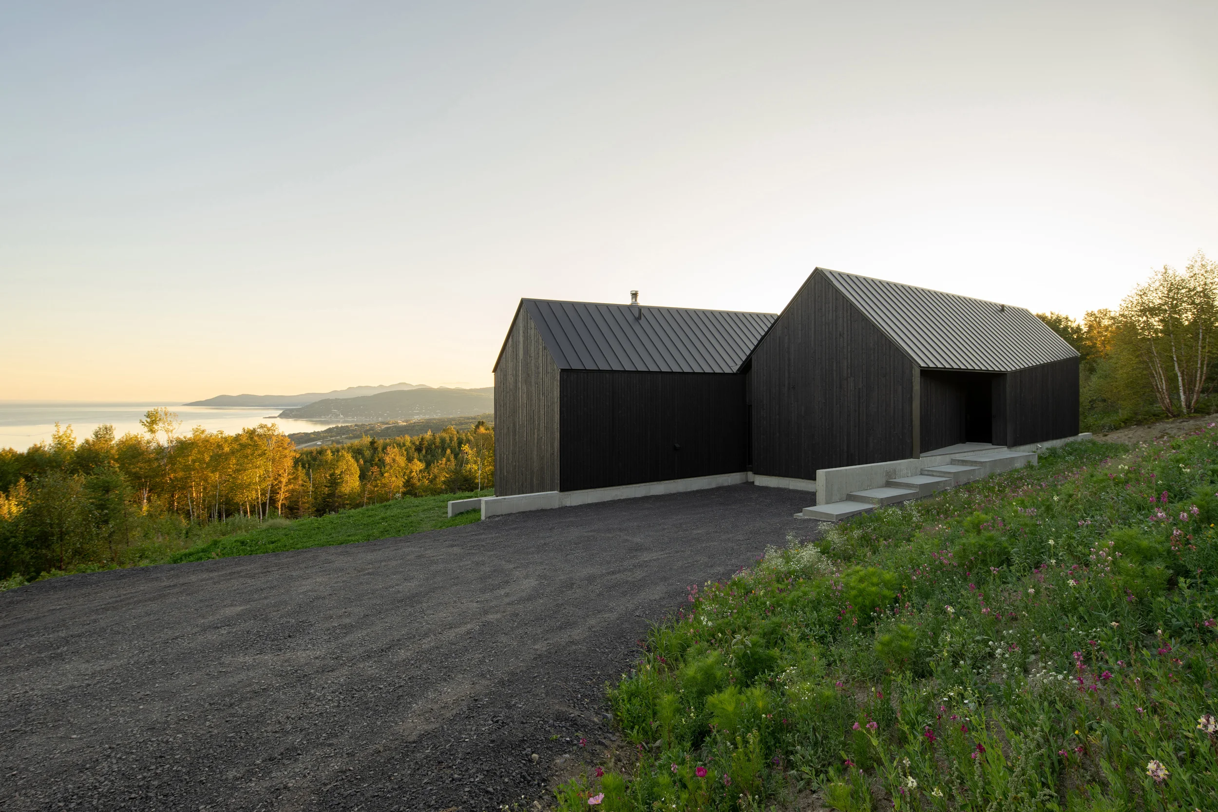 <<<<< BACK Les Roquals, par Alain Carle Architecte © Raphaël Thibodeau
