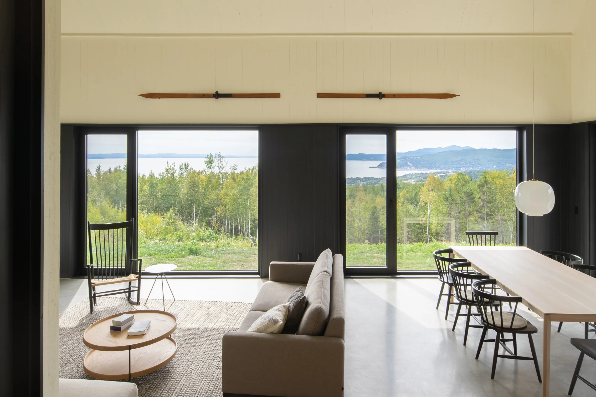 <<<<< BACK Les Roquals, par Alain Carle Architecte © Raphaël Thibodeau