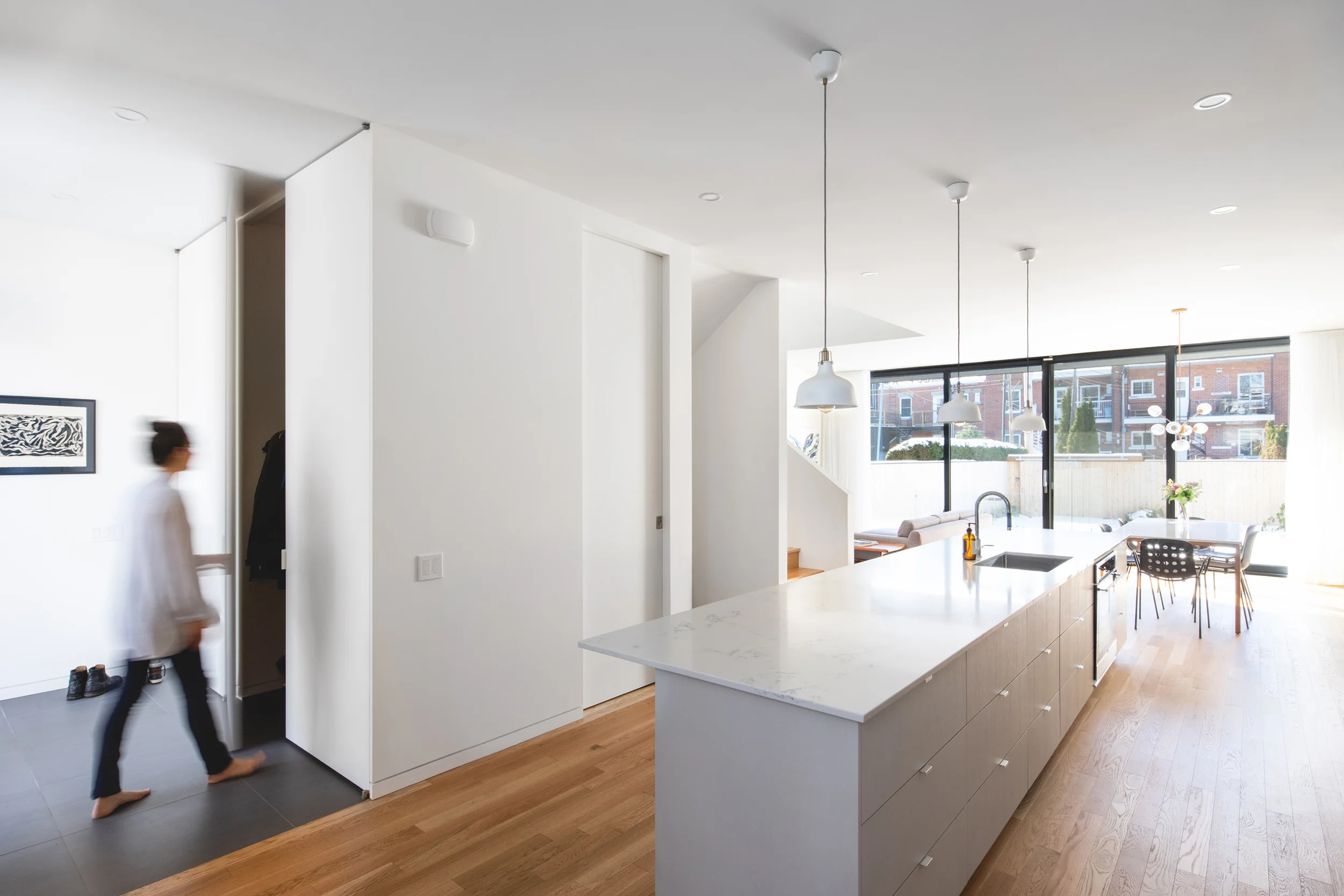 <<<<< BACK 1ère avenue, par Table Architecture © Raphaël Thibodeau