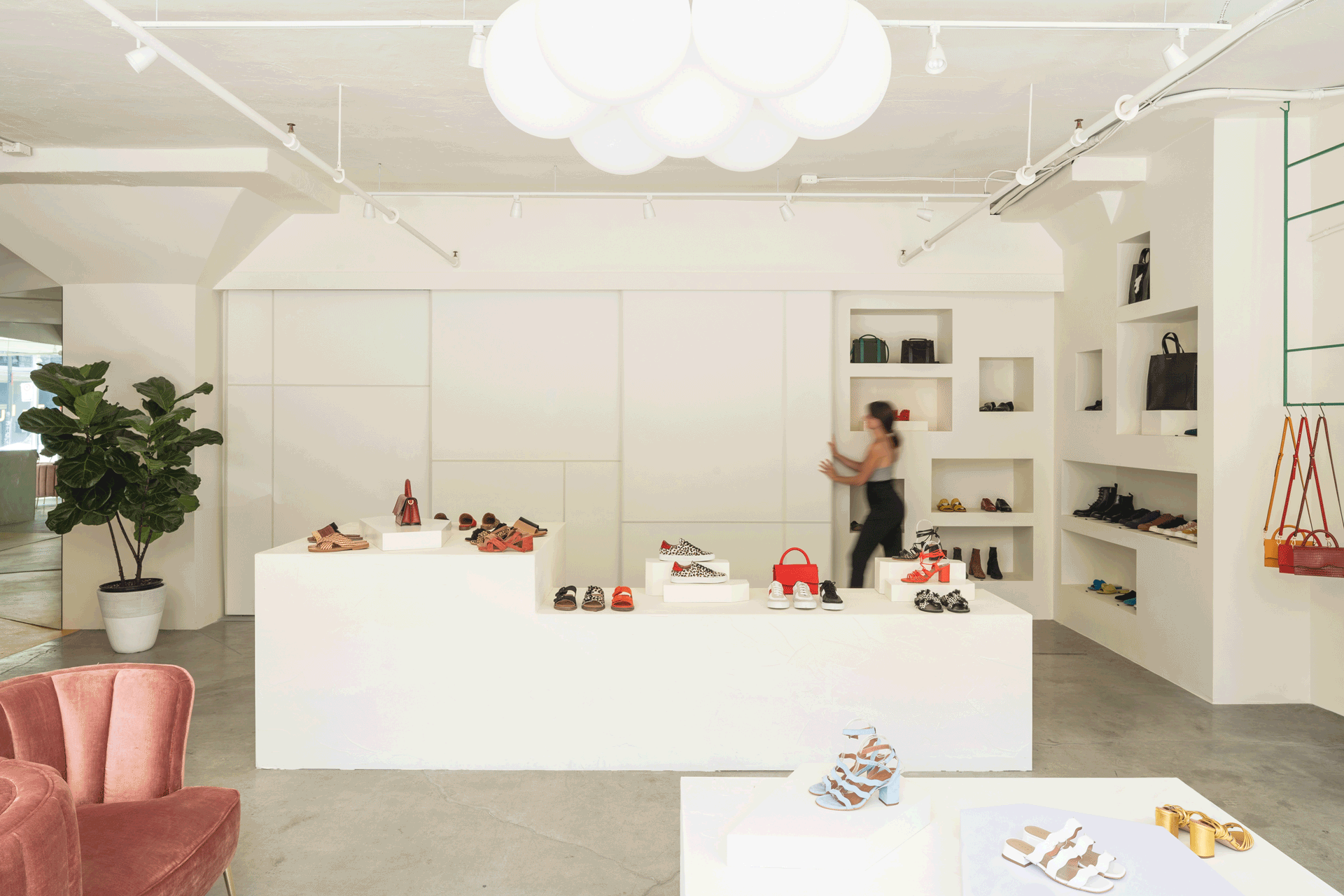   &lt;&lt;&lt;&lt;&lt; BACK   Maguire Boutique -  Atelier Catherine Catherine  © Raphaël Thibodeau 