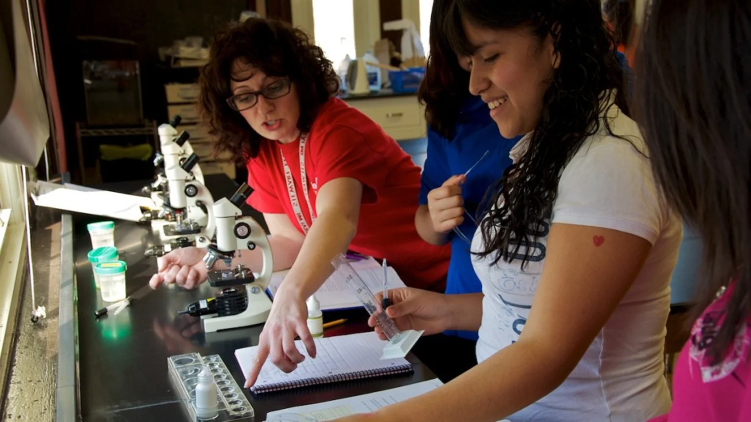 Exploring plankton from the Shedd Aquarium at Stewart Elementary