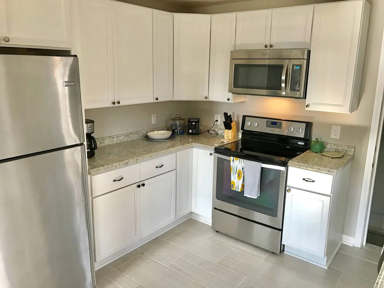 Kitchen 2.jpg