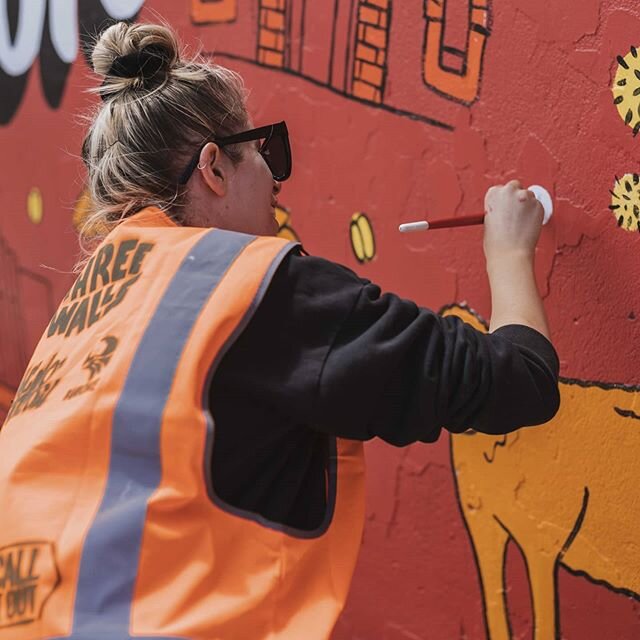 Throwback to @katepullendraws painting a mural in #charltonvictoria you'll see it while driving into Charlton over the Avoka river. (Probably on your way to #bendigo)
This was our first time working with Kate and we were impressed, now we've got a f