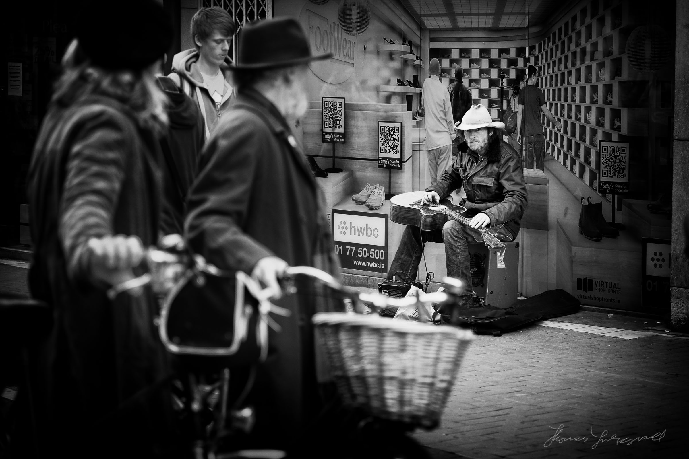 The Stare of the Street Musician