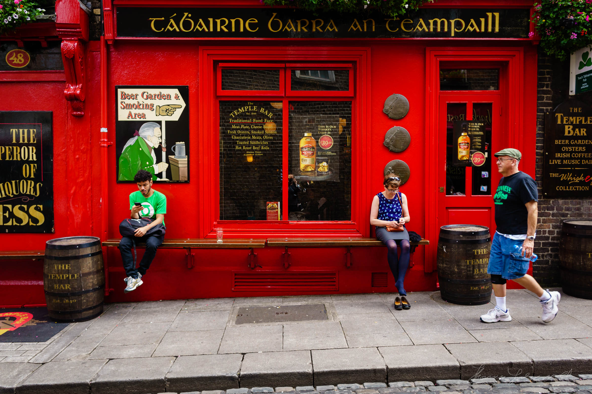 the Temple Bar Pub in Dublin - Street Photography by Thomas Fitzgerald