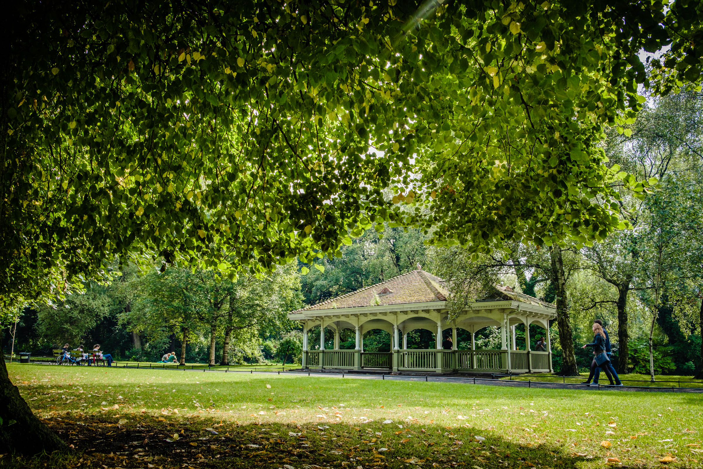 St. Stephen's Green in Dublin - The First Days of Autumn with the X-Pro 2 and Steely Blue