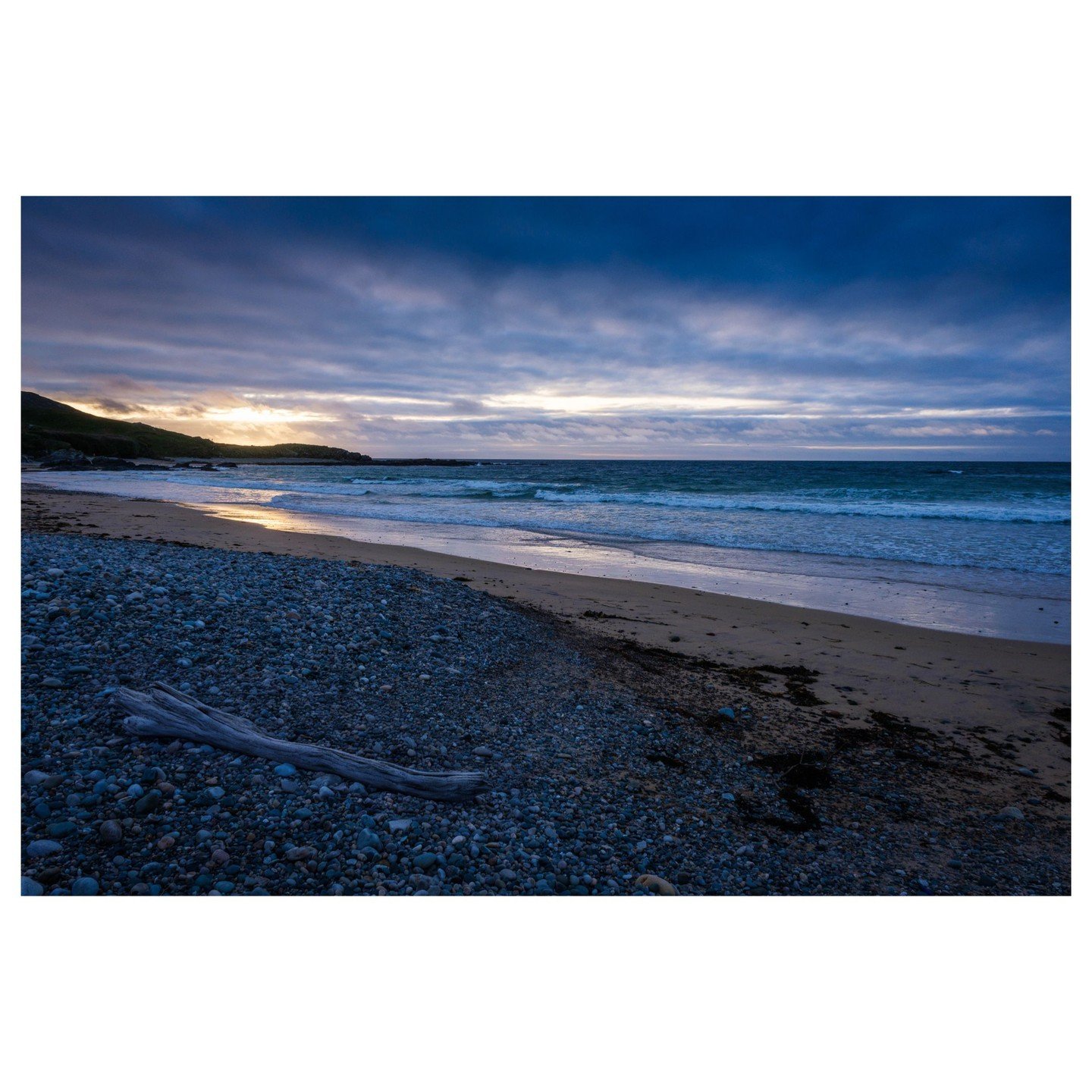 The beautiful Pollan bay beach at sunset. Inishowen peninsula in Donegal! Beautiful scenery and so quiet! Almost no one there while we were there!

#wildatlanticway #Ireland #donegal #loveireland #discoverireland