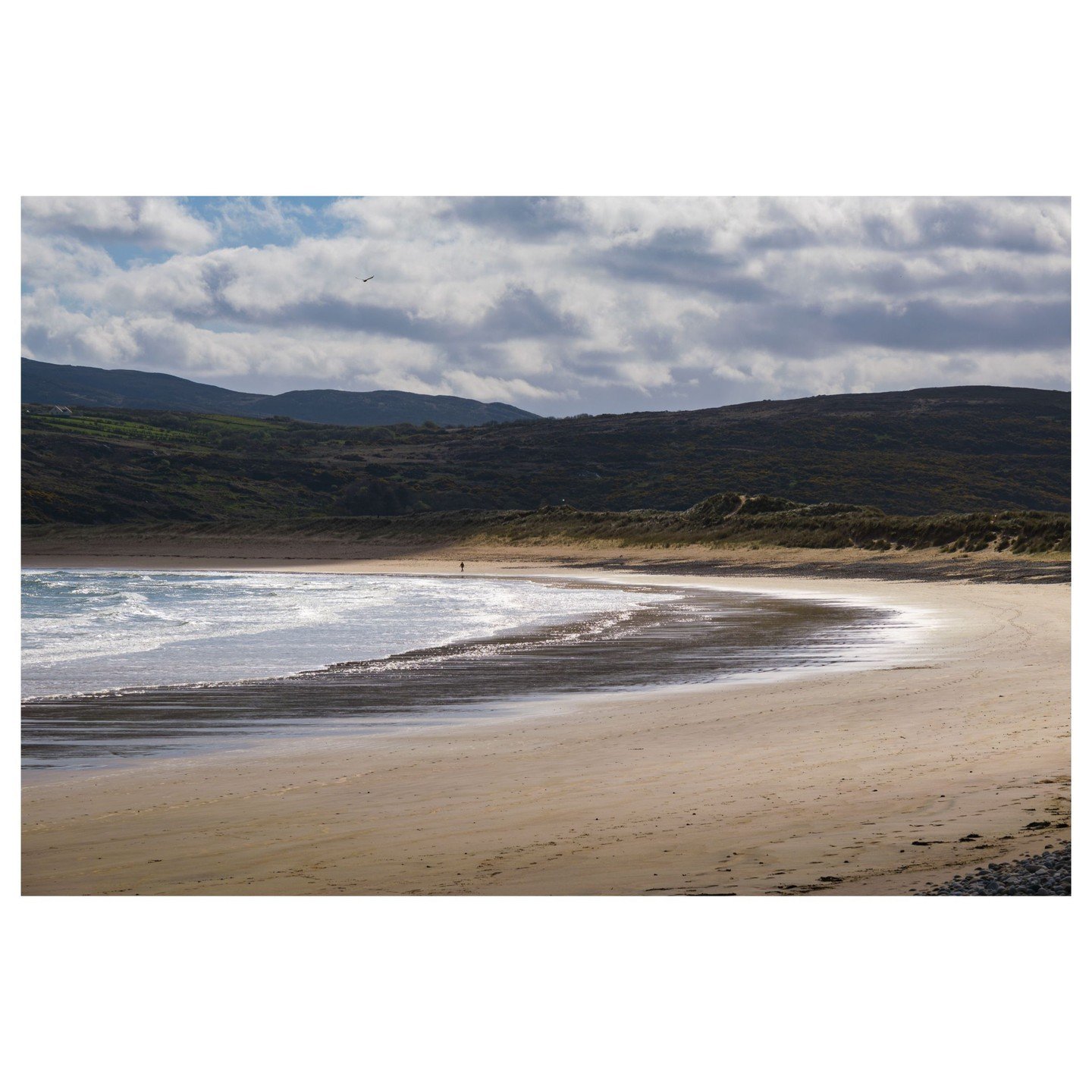 Another day, another beach! I was suprised at how many beautiful beaches there are in Donegal on the Inishowen peninsula - and at this time of the year they're almost  completely deserted ! This was Tullagh Strand!

#wildatlanticway #Ireland #donegal