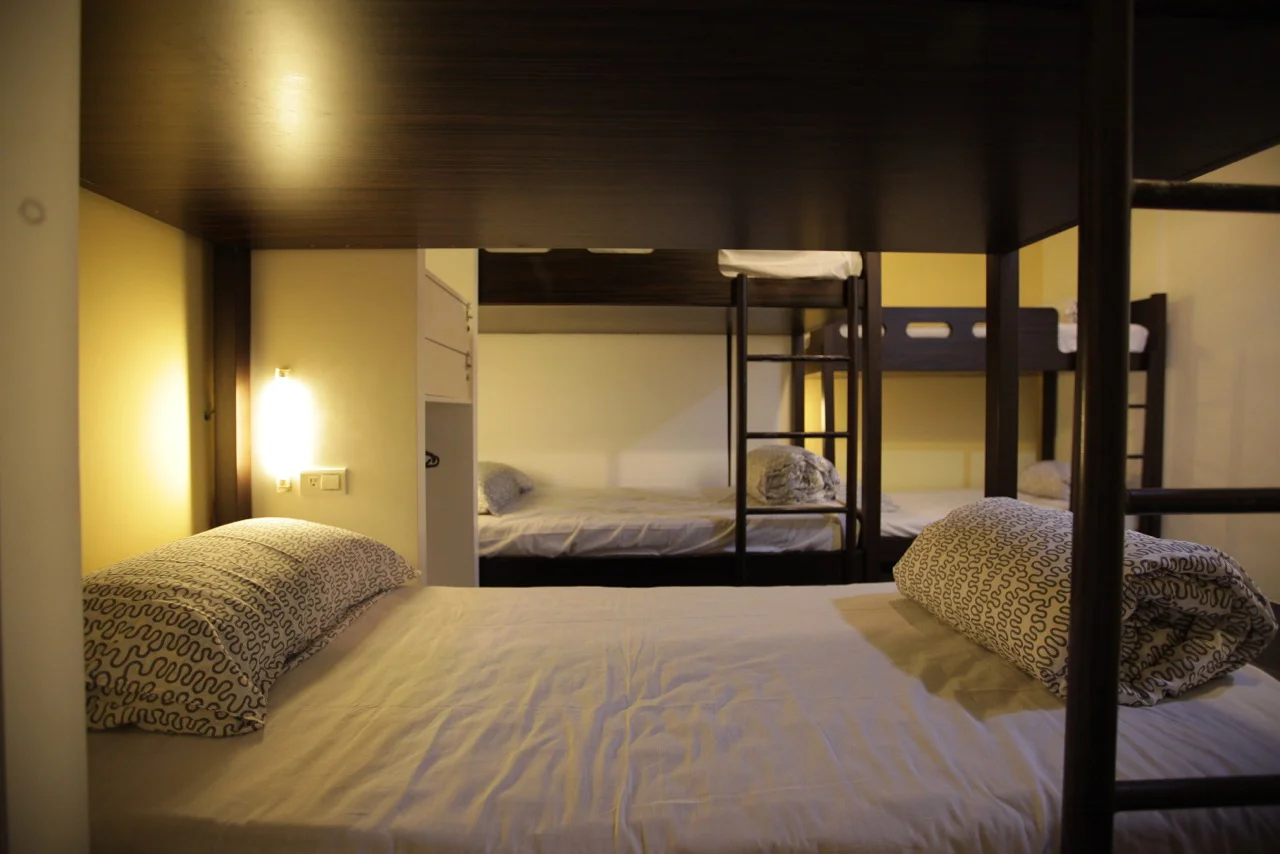8 Beds Mixed Dorm