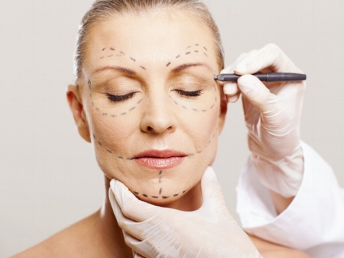 Non-invasive cosmetic and plastic surgery is a beauty hit.