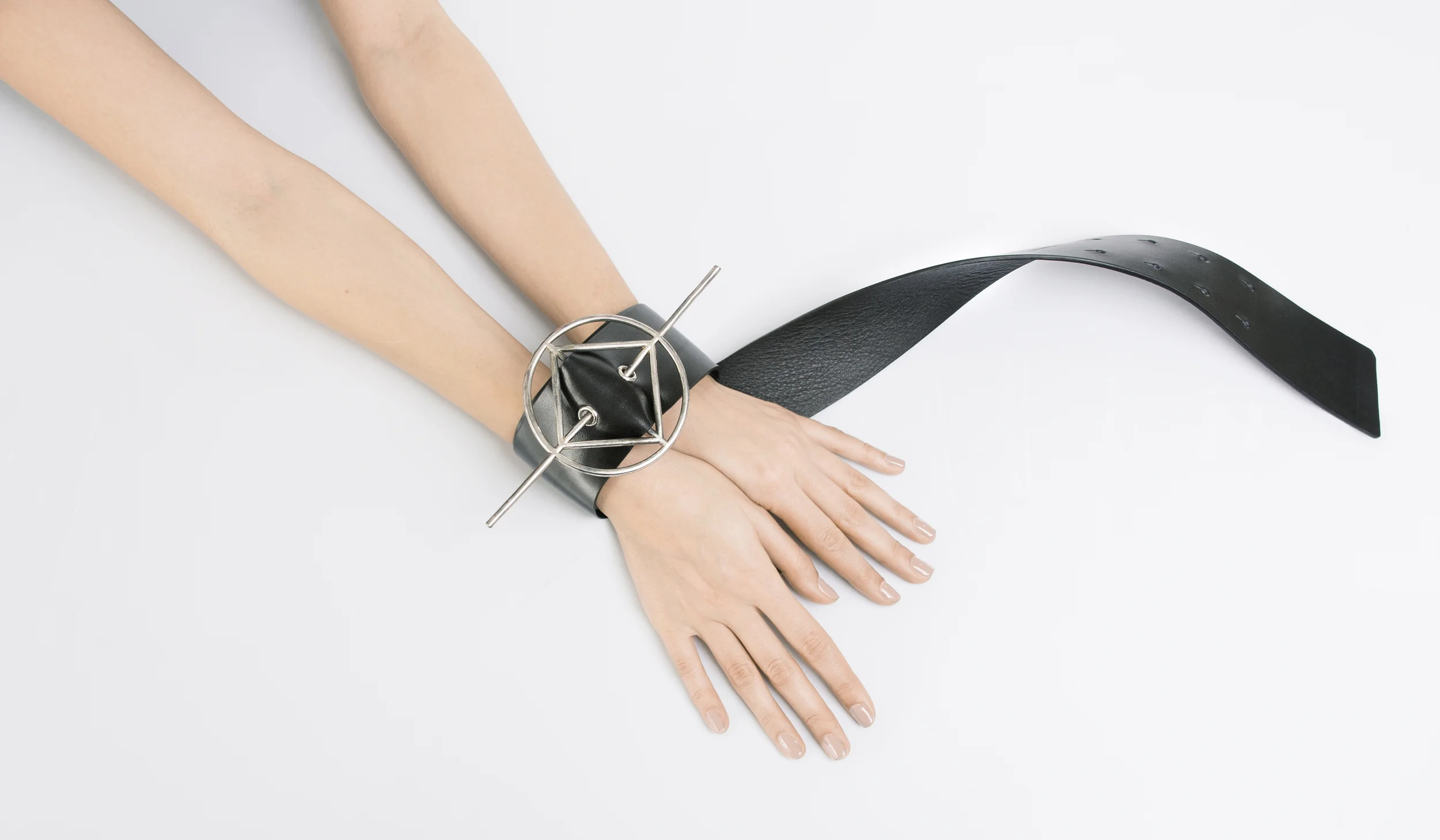 VACCARELLO belt_hands.jpg