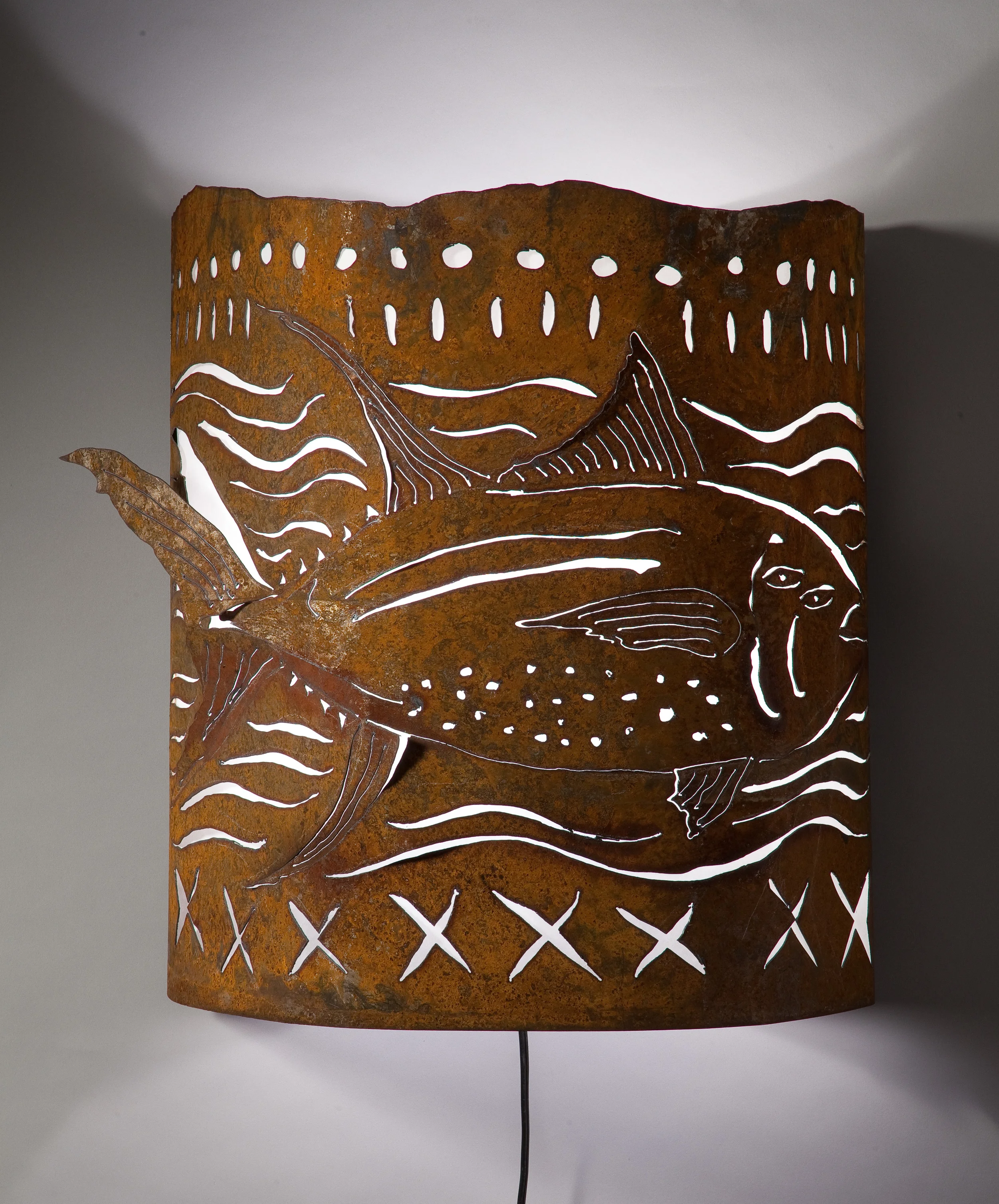 Tuna sconce