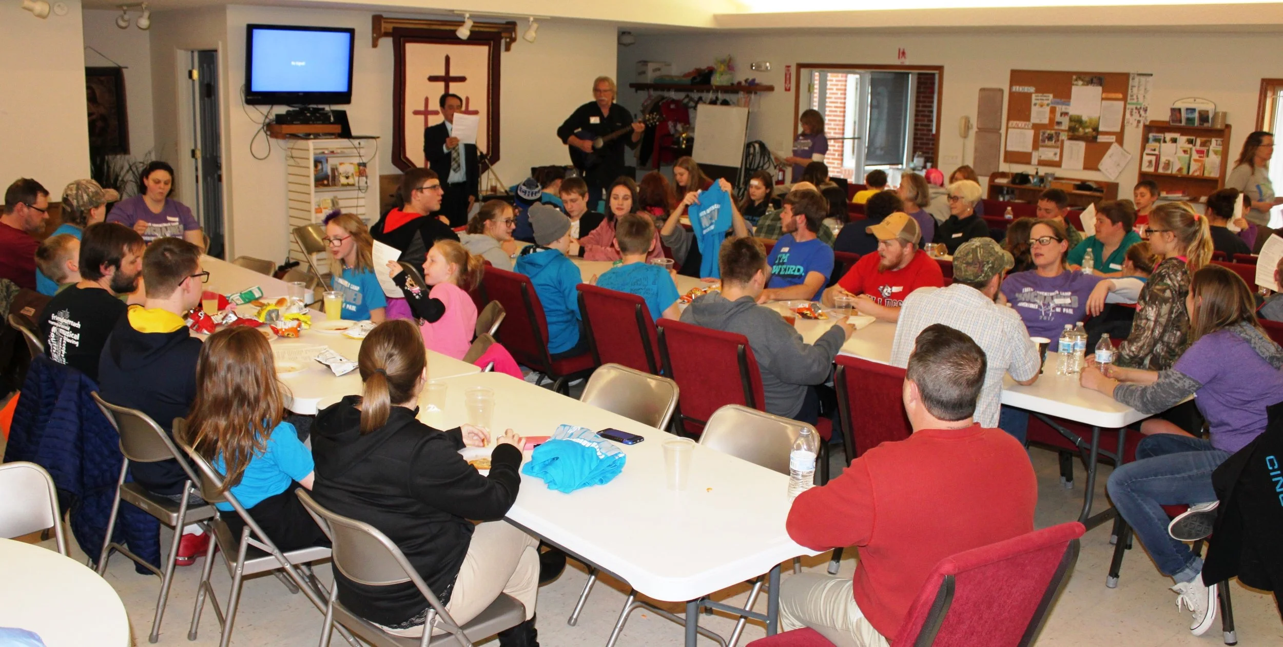 Large group singing led by Mark Houser, Hermitage CC and Jack Daniel, El Dorado Springs FCC