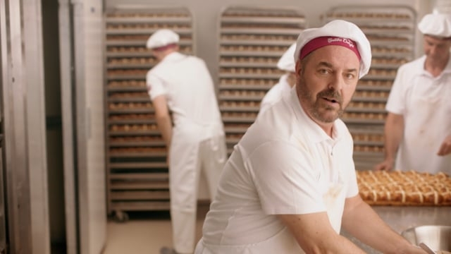 BAKERS DELIGHT 2017 EASTER APPLE & CINNAMON