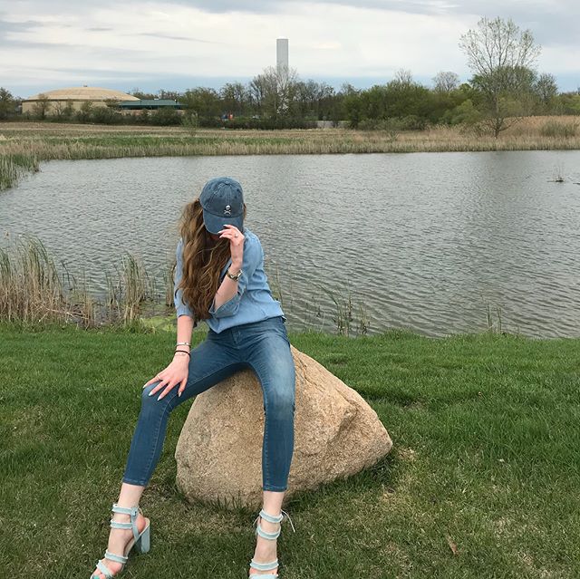 No Outfit Twice Challenge Day 2192: Adult Spirit Week - Monochrome...aka rocking my head to toe Canadian Tuxedo 😂👖🇨🇦 #nooutfittwicechallenge #nooutfittwice #ootd #jean #denim #chambray #canada #ohcanada #canadiantuxedo #alldenimeverything