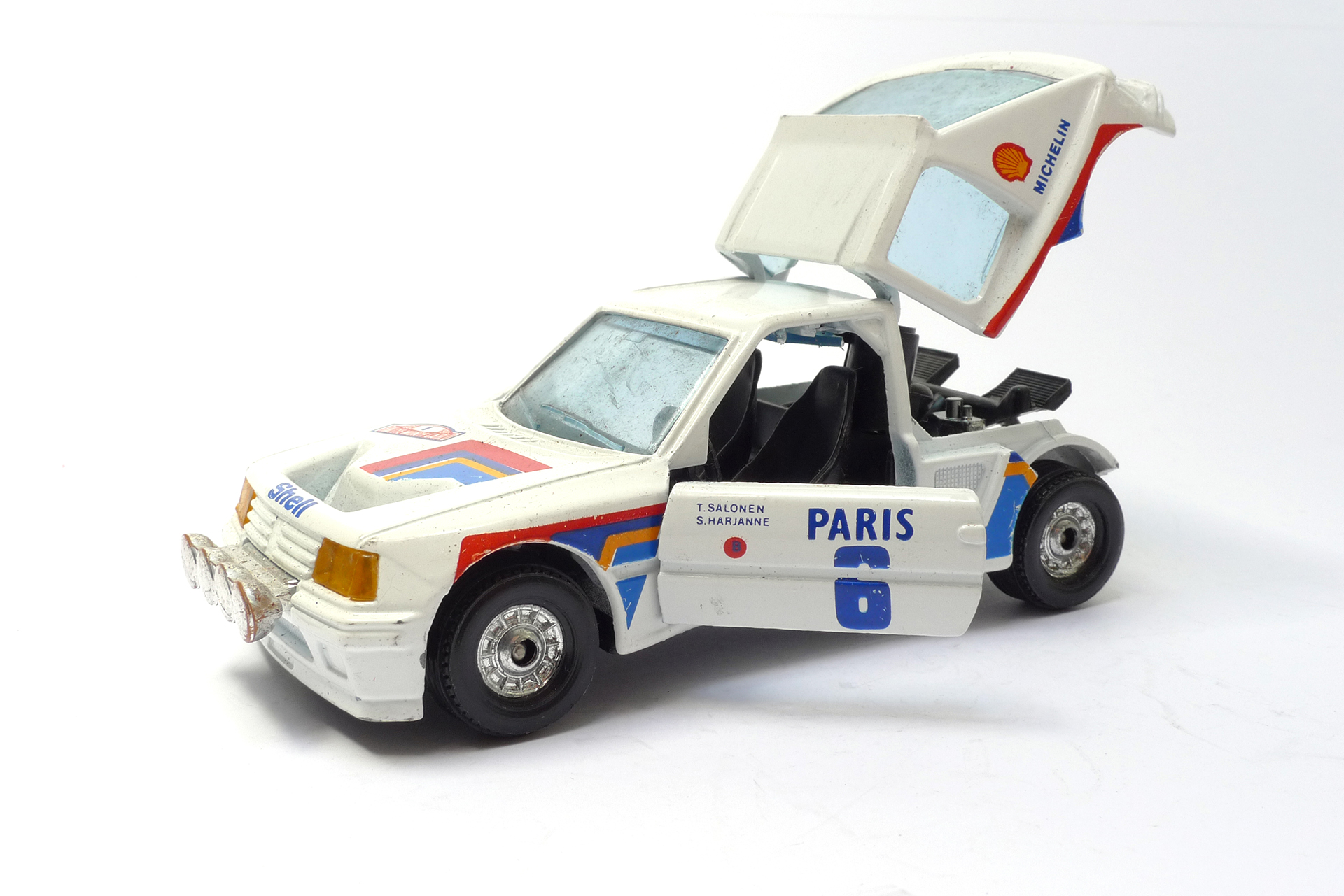 Corgi_94182_Peugeot_FrontseiteB.jpg