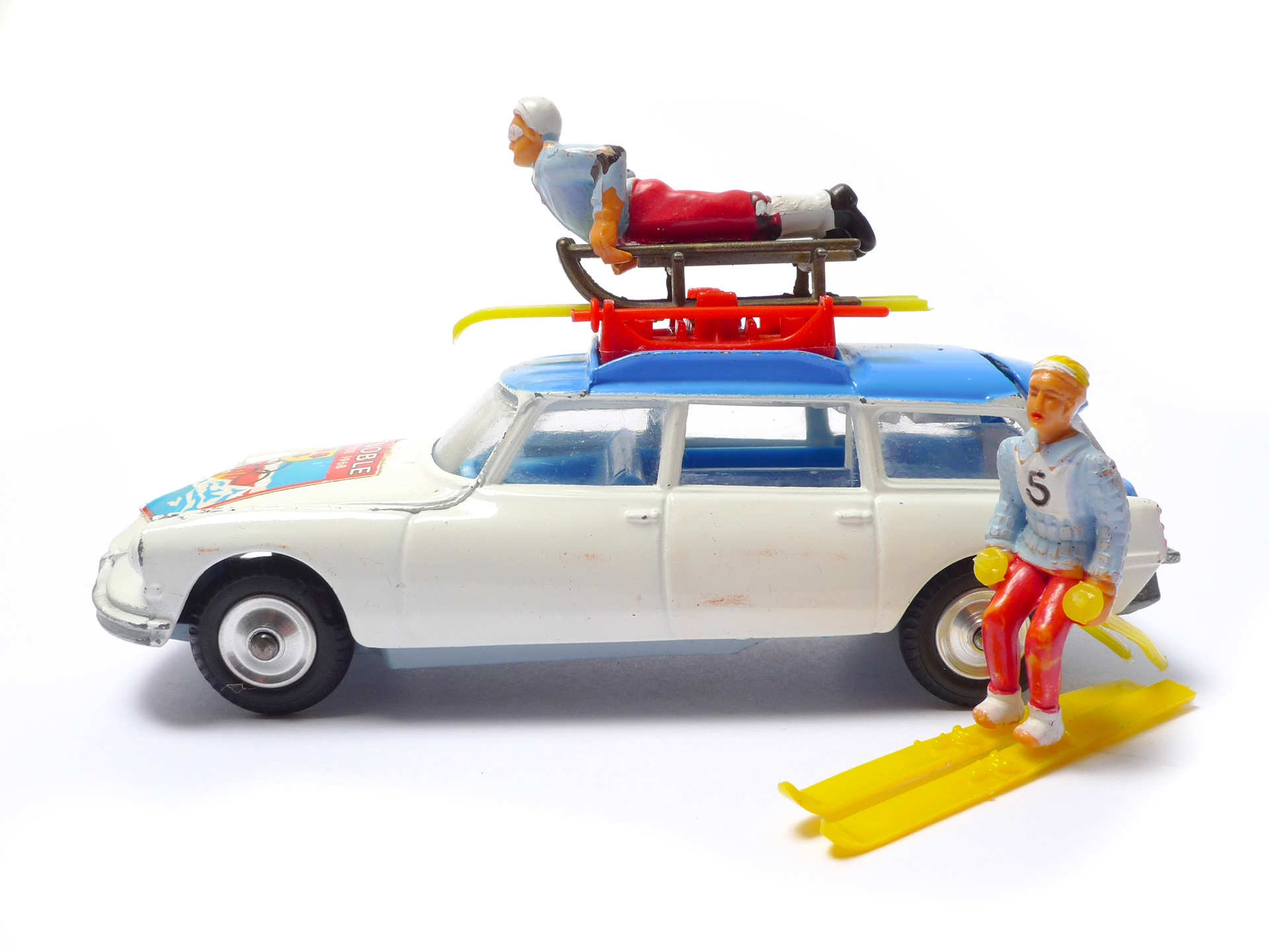 Corgi_499_Citroen_Winter-6.jpg