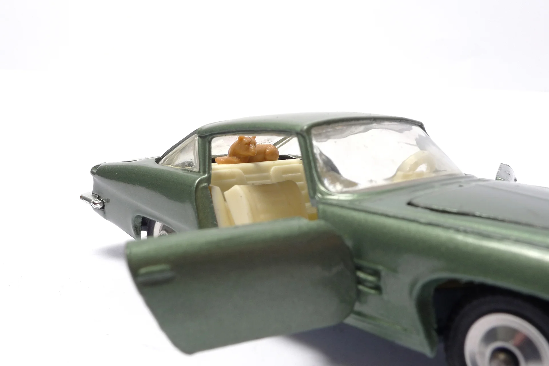Corgi_241_Ghia_Corgi.jpg