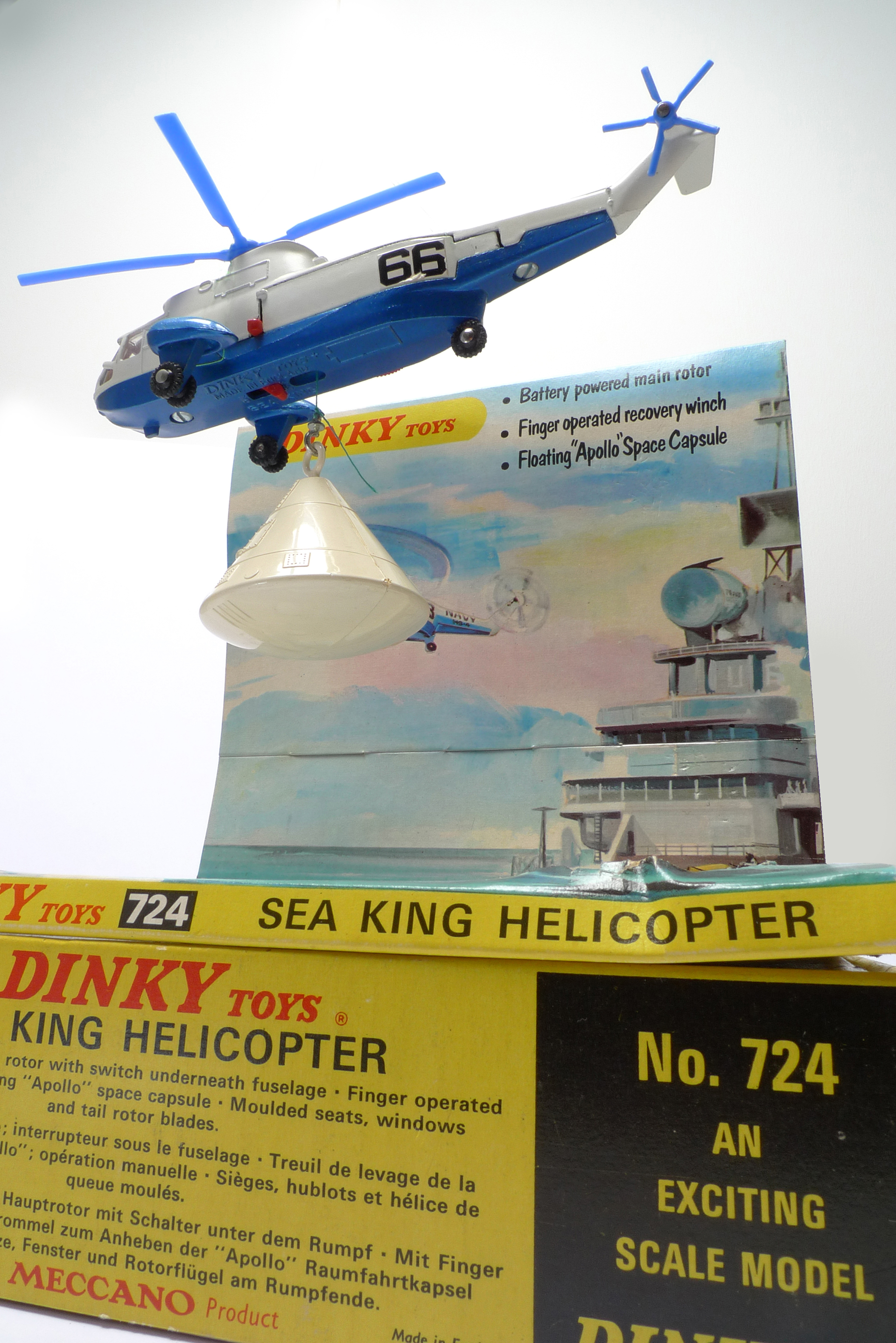 Dinky_724_Seaking_Box_Action_unten.jpg