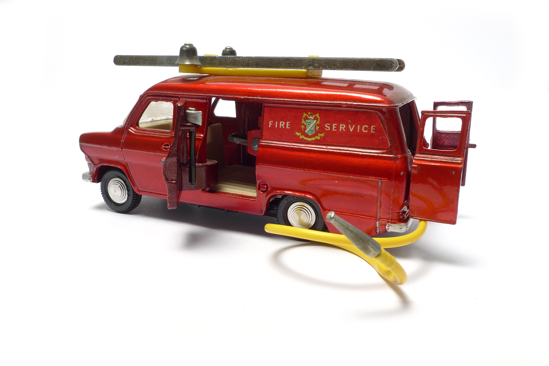 Dinky_286_TransitFire_Seite_Action.jpg