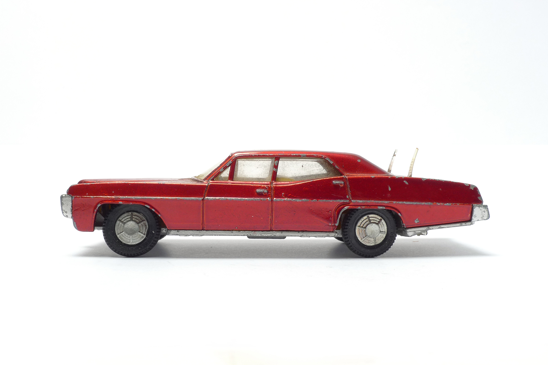 Dinky_173_Pontiac_Seite.jpg