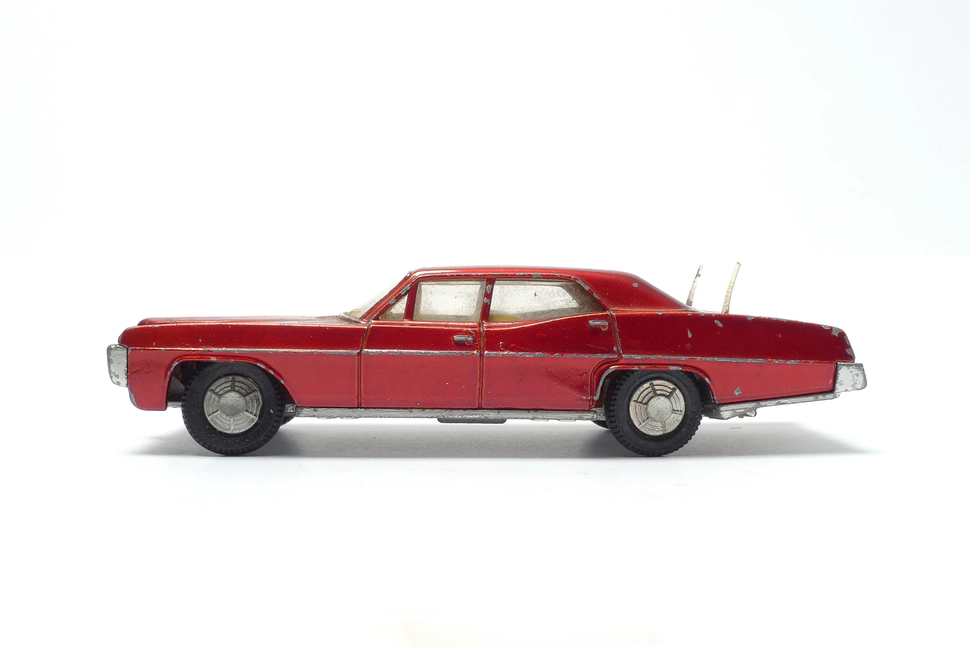 Dinky_173_Pontiac_Seite.jpg
