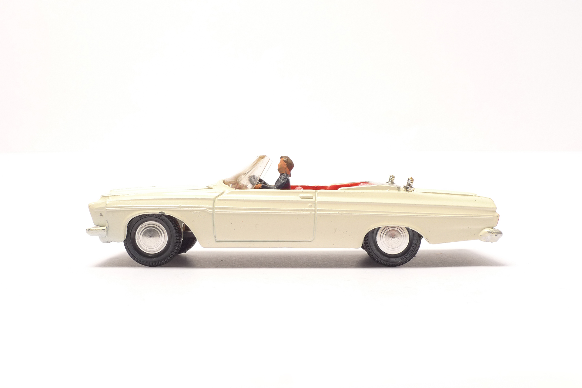 Dinky_115_Plymouth_Seite.jpg