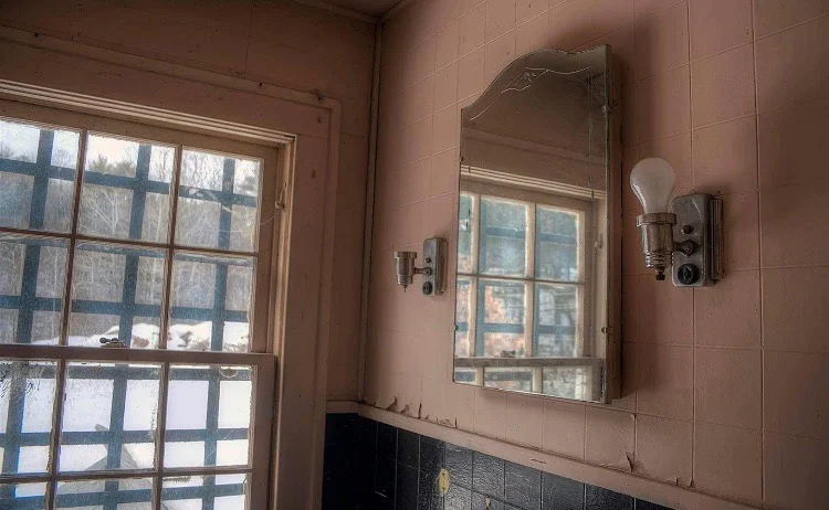 DH Bathroom before.JPG