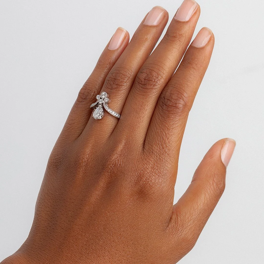 Tiara-plat_hand.jpg