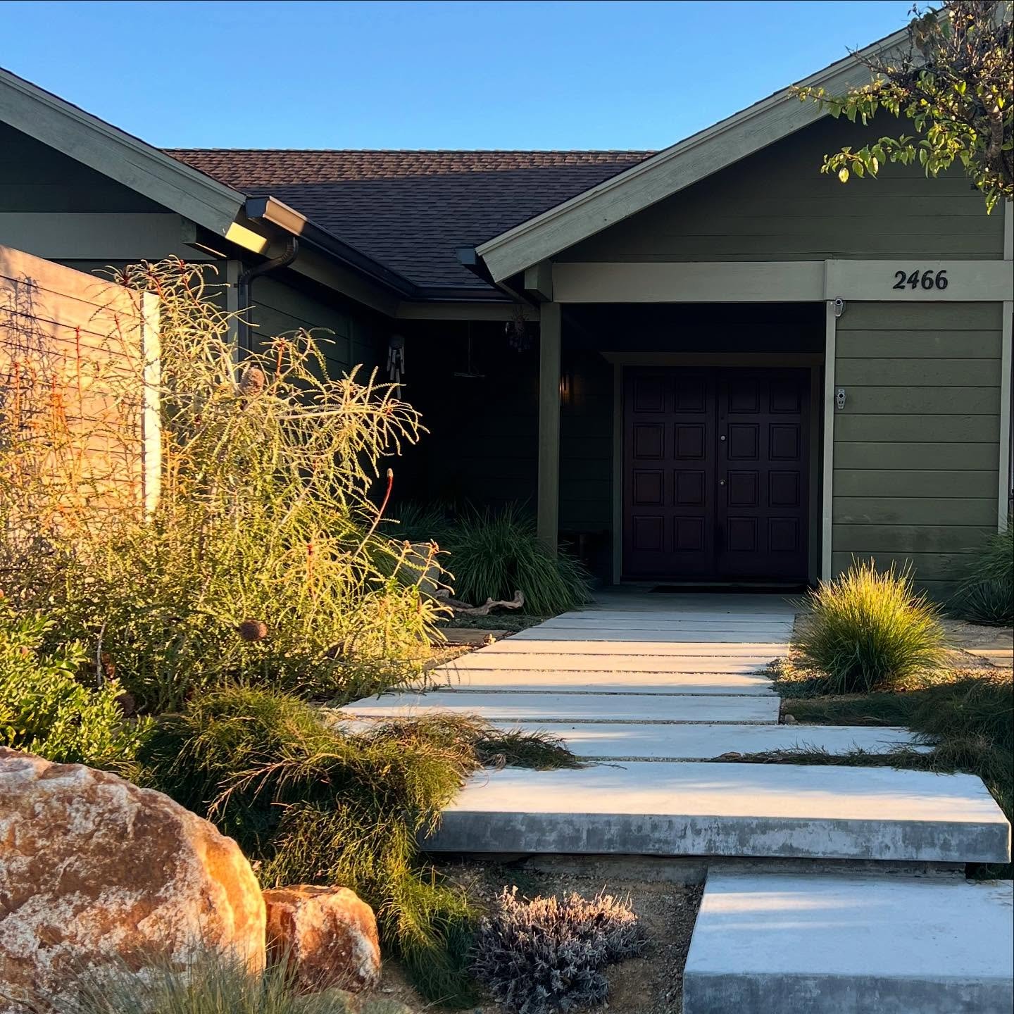 Enter this way ✨#entryway 

#landscapedesign #landscapedesigner #shareslo #805living #gardendesign #landscaperenovation #droughttolerant #designforliving #sunsetmag #sanluisobispo #californiadesign #lososos #coastaldesign #coastal #sunsetmag #modernl