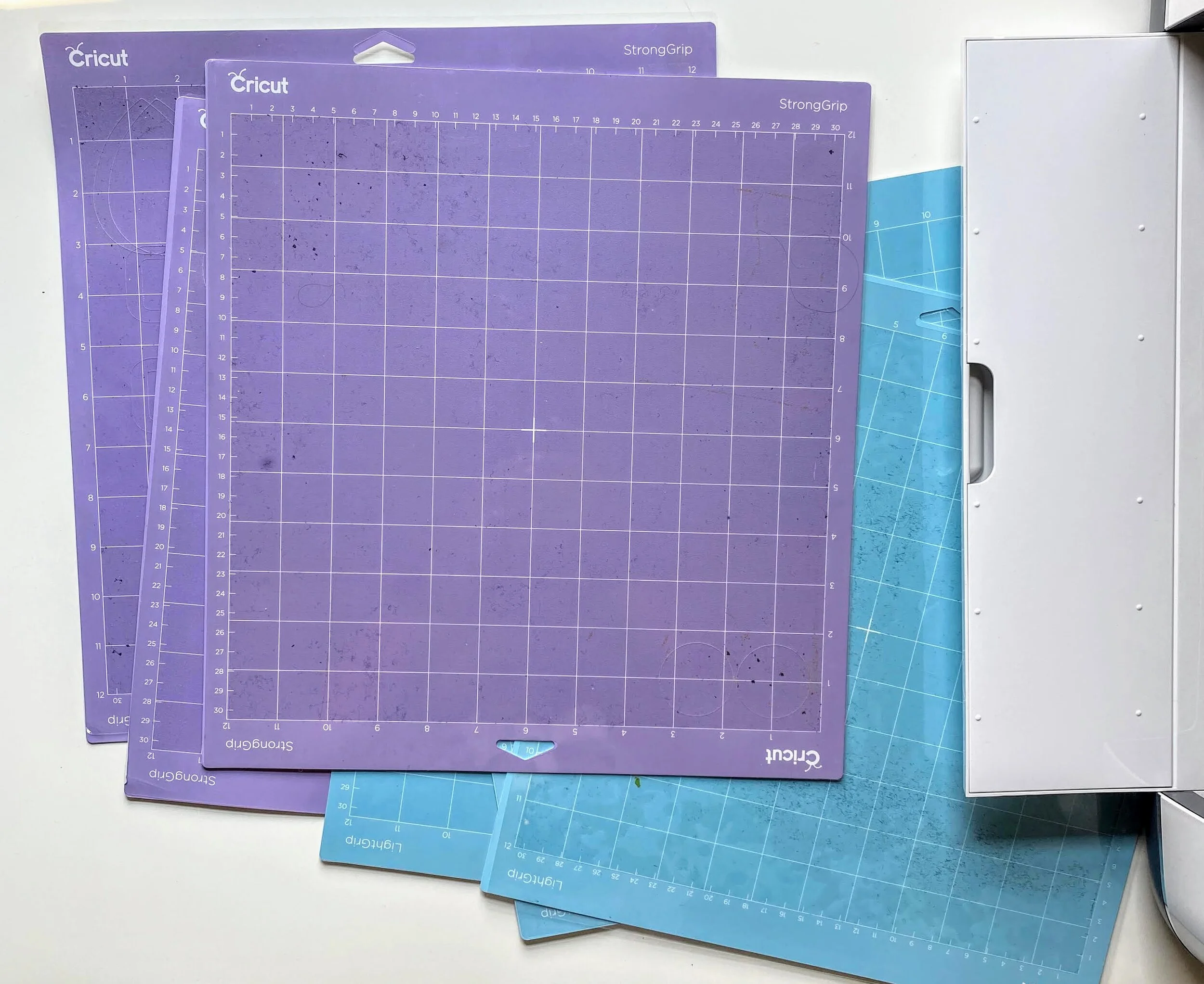 how to clean a Cricut mat