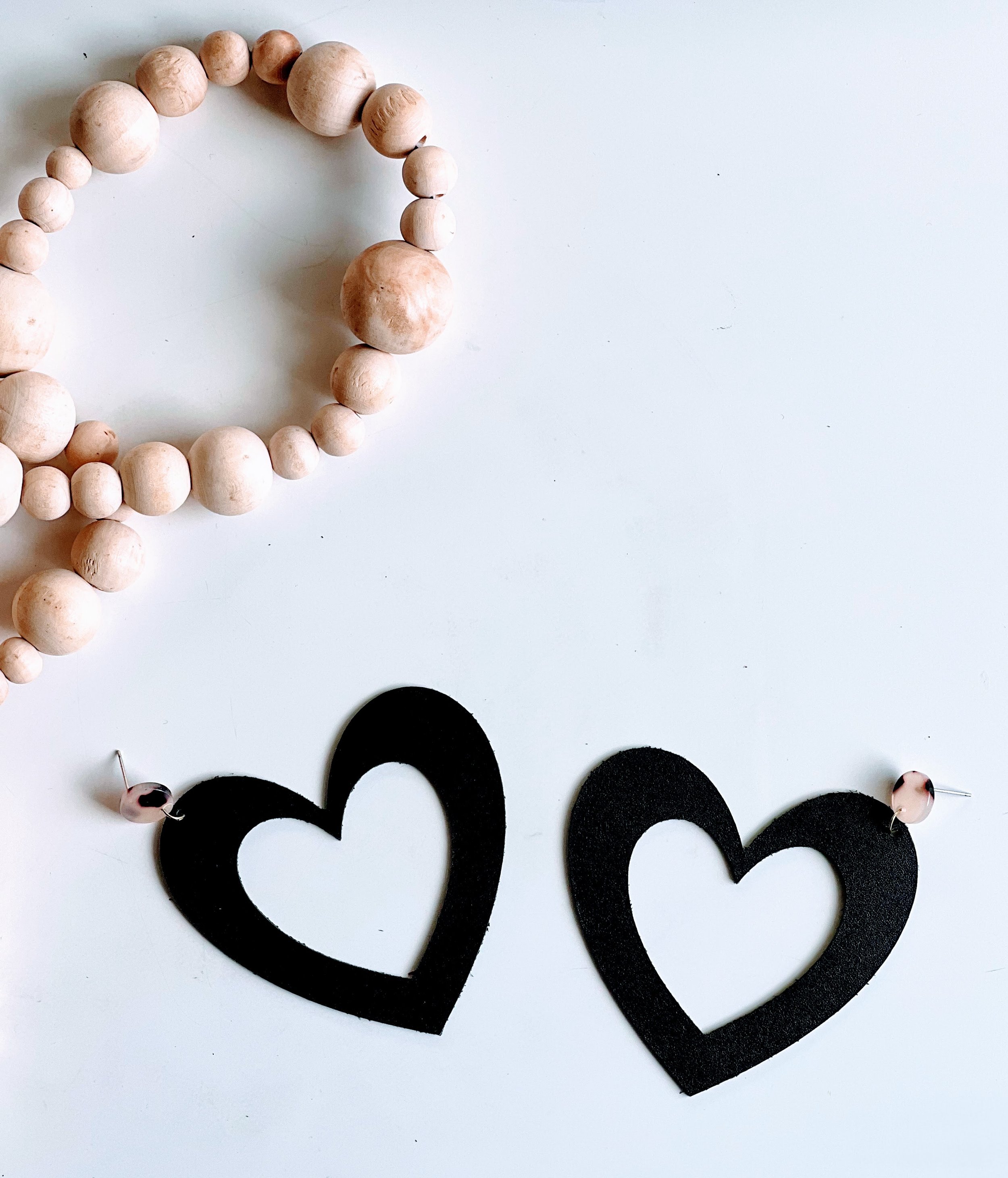 DIY heart leather earrings (free earring SVG download) — melissa voigt