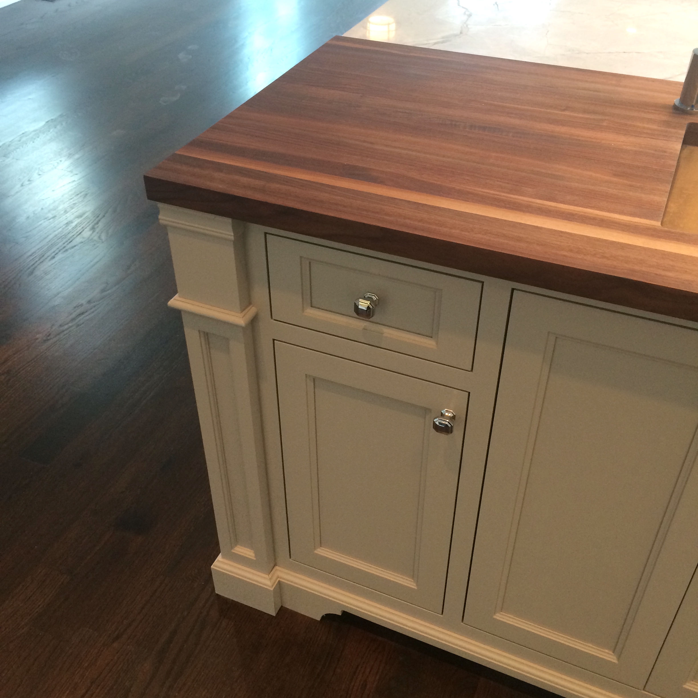 walnut counter detail.JPG