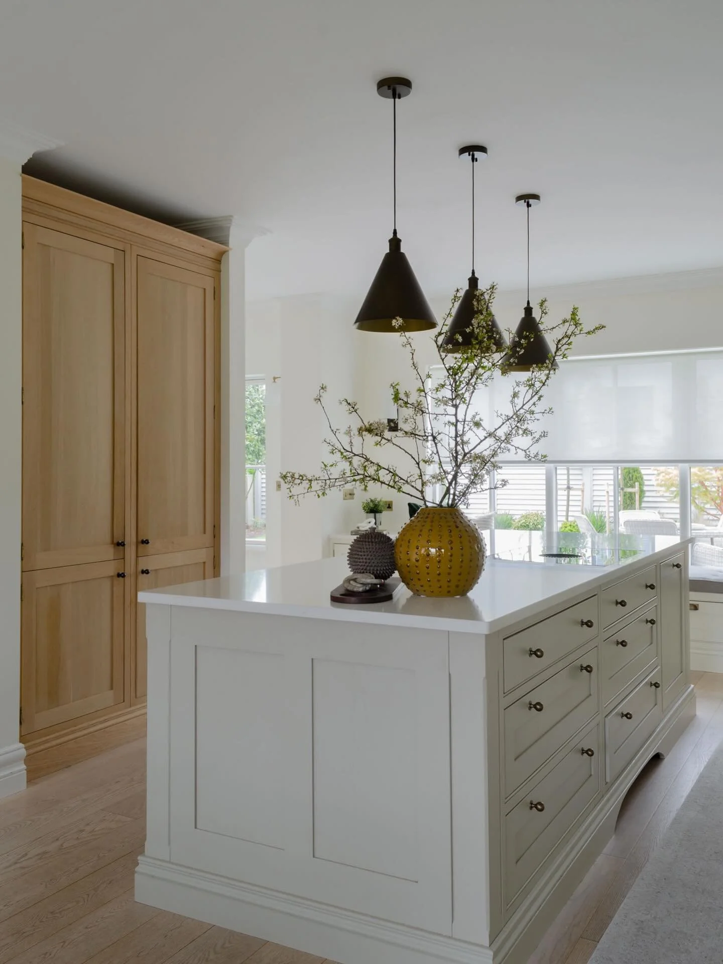 Classic, considered and designed to last.
Timeless cabinetry elevated with antique brass knobs from @armacmartin. The perfect finishing touch.

Interior design | @louisejohnstondesign 
Photgraphy | @oktawia_zagrodzka 
Kitchen | @cullenviewinteriors