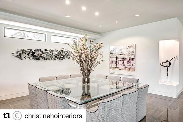 Feeling inspired by @christinehointeriors featuring sculptor Caprice Pierucci and painter Nicola Parente #Repost
・・・
Pussy willows season is here!!! They grow up to 20&rsquo; tall, so is perfect for those high ceilings and I love the romantic vibe it