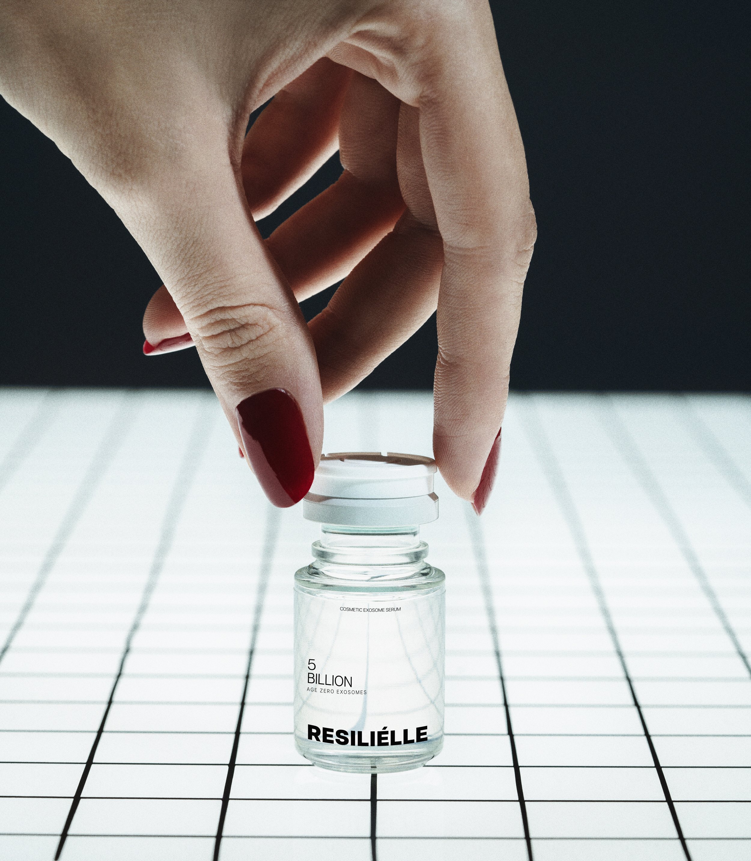 ResilielleBottle_011344_FINAL.jpeg