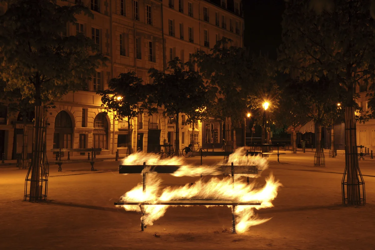 La Révolution Parisienne : le banc