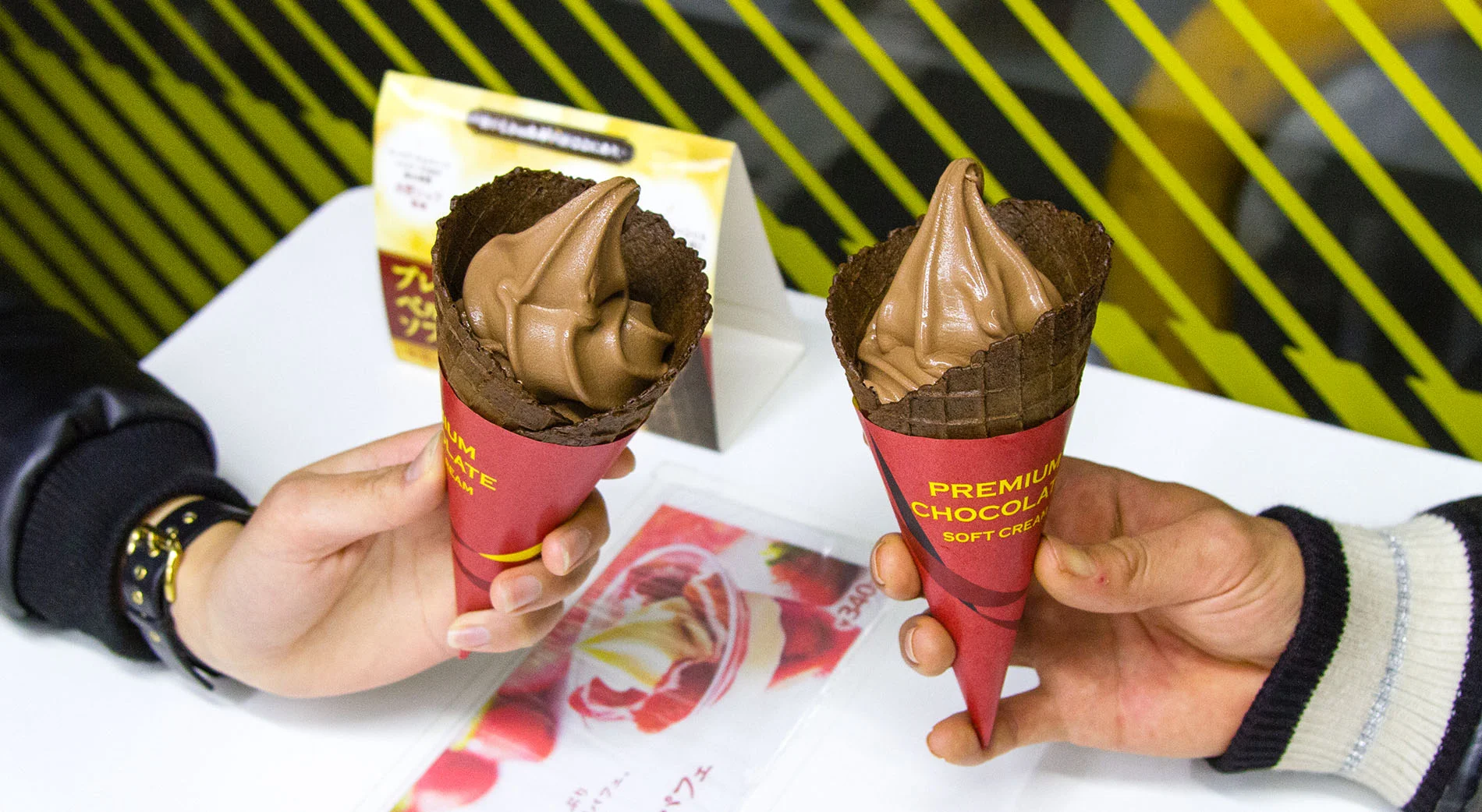 ミニストップで「プレミアムベルギーチョコソフト」を食べてみました。