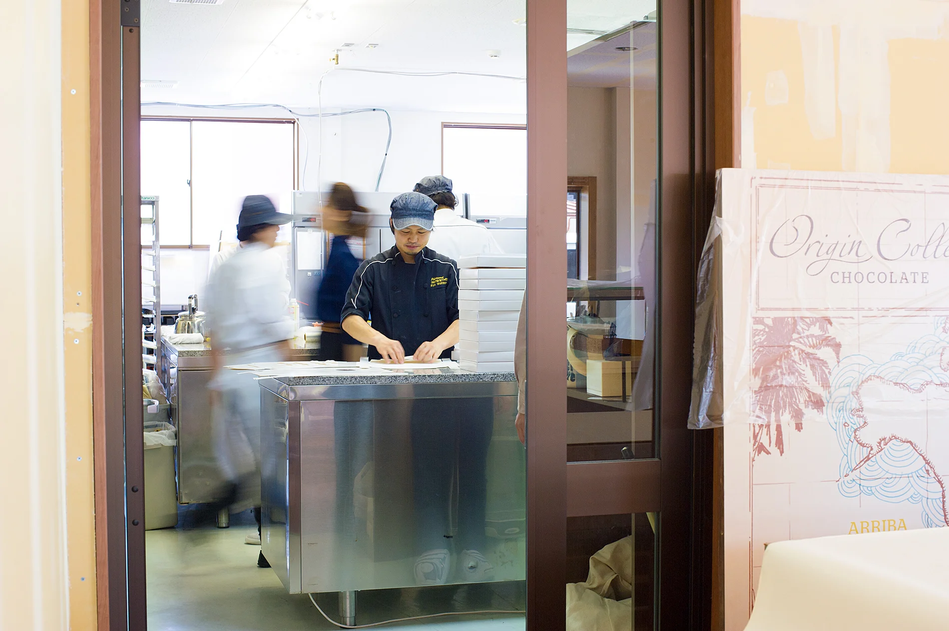 6月1日(月)、洋菓子マウンテンは、仮店舗にて店頭販売を再開いたします。