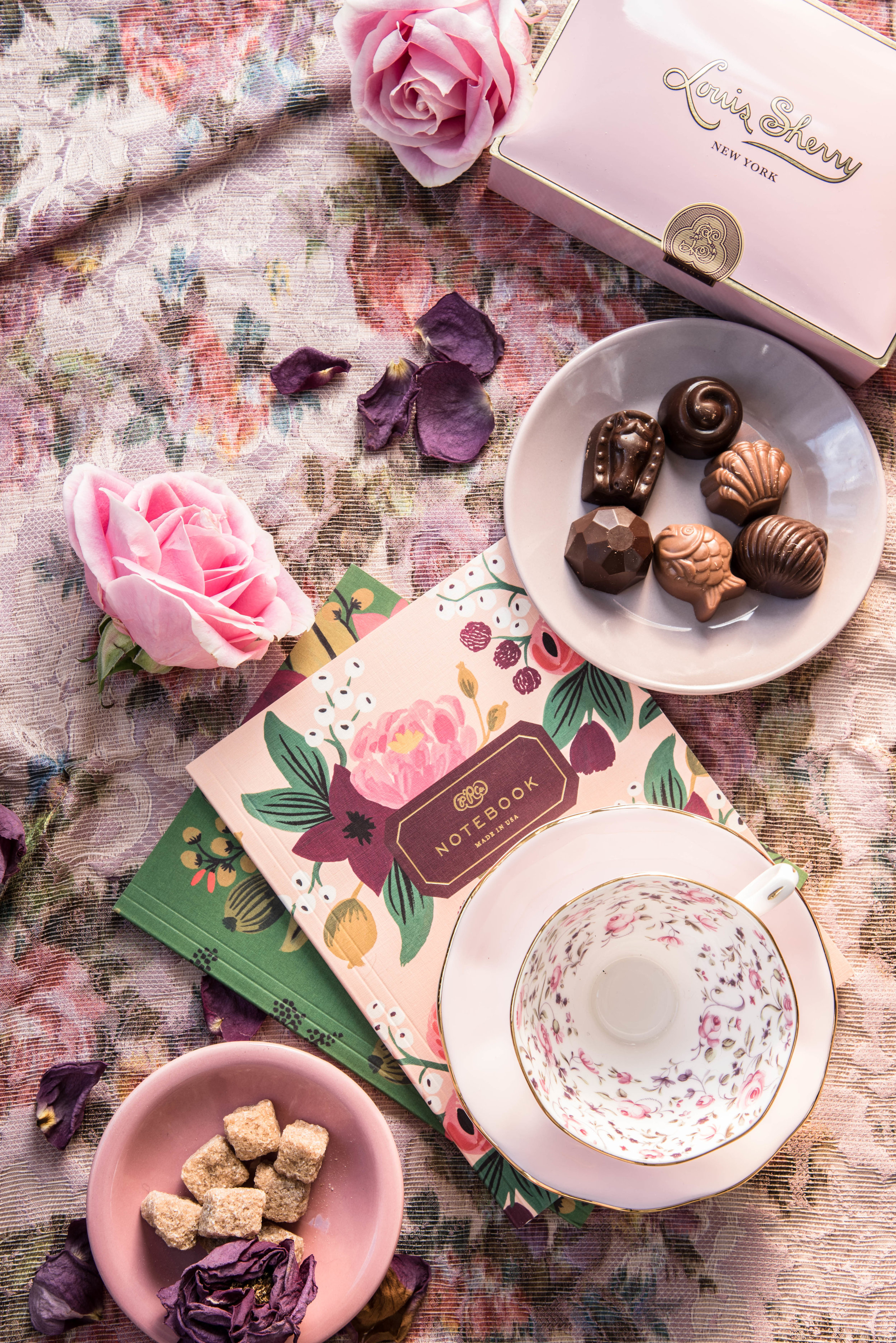 ROSE & IVY Journal Holiday Gift Guide Feminine Florals