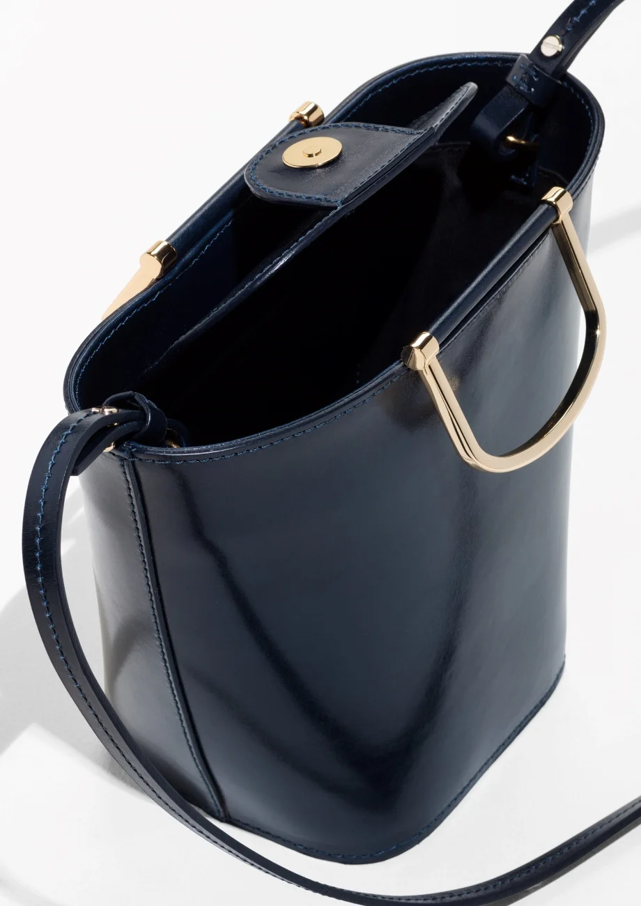 ROSE & IVY Journal Currently Loving | & Other Stories Navy Bucket Bag