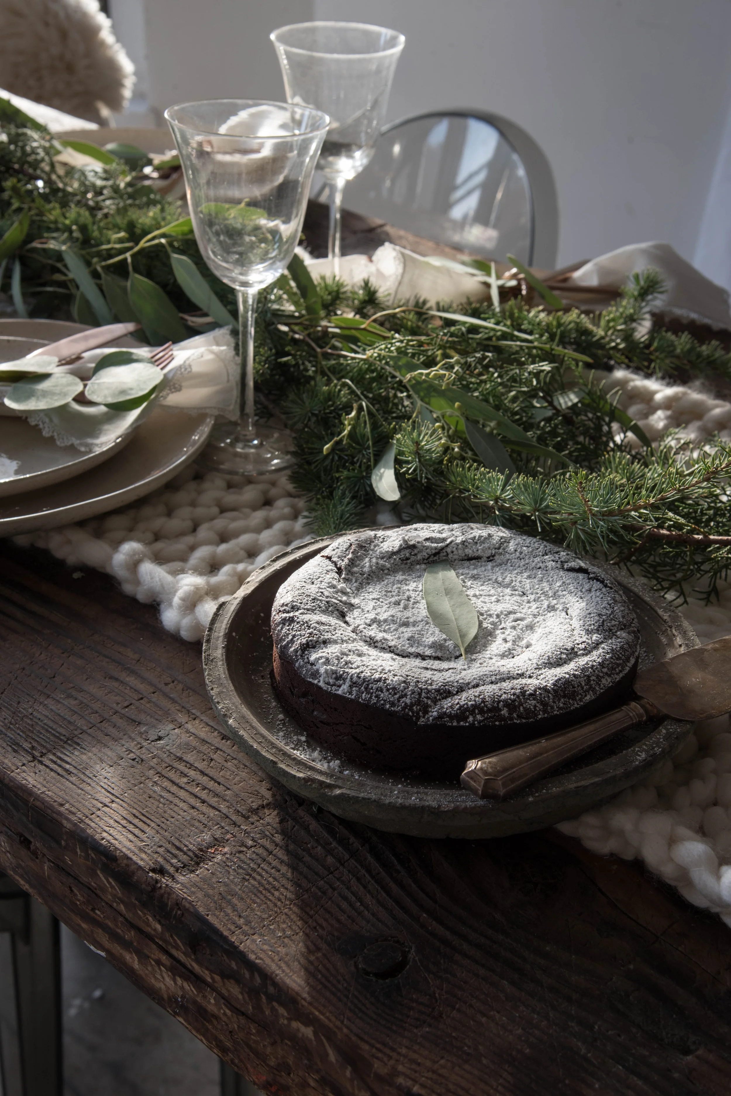 ROSE & IVY Journal Winter Light A Holiday Table Setting