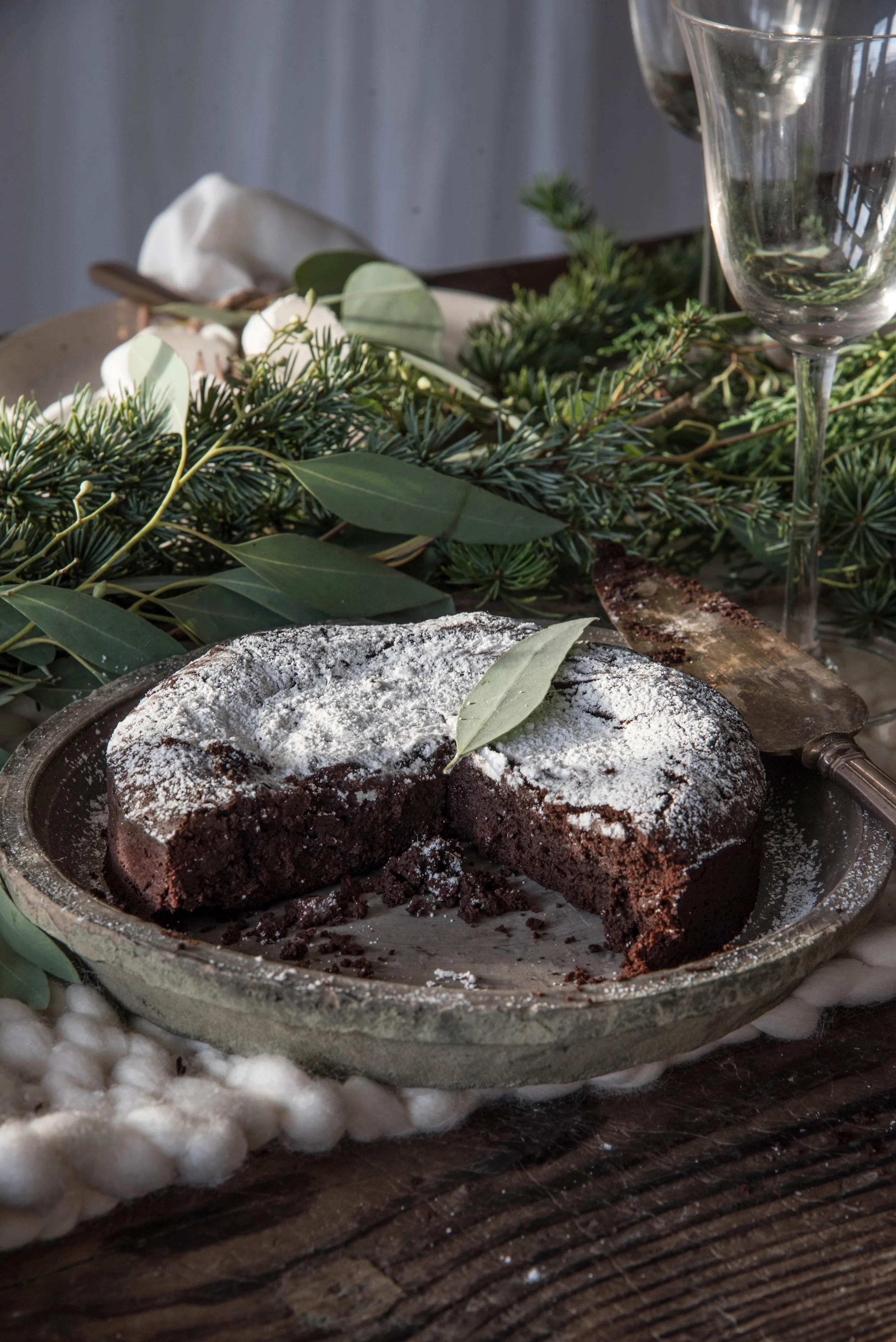 ROSE & IVY Journal Winter Light A Holiday Table Setting