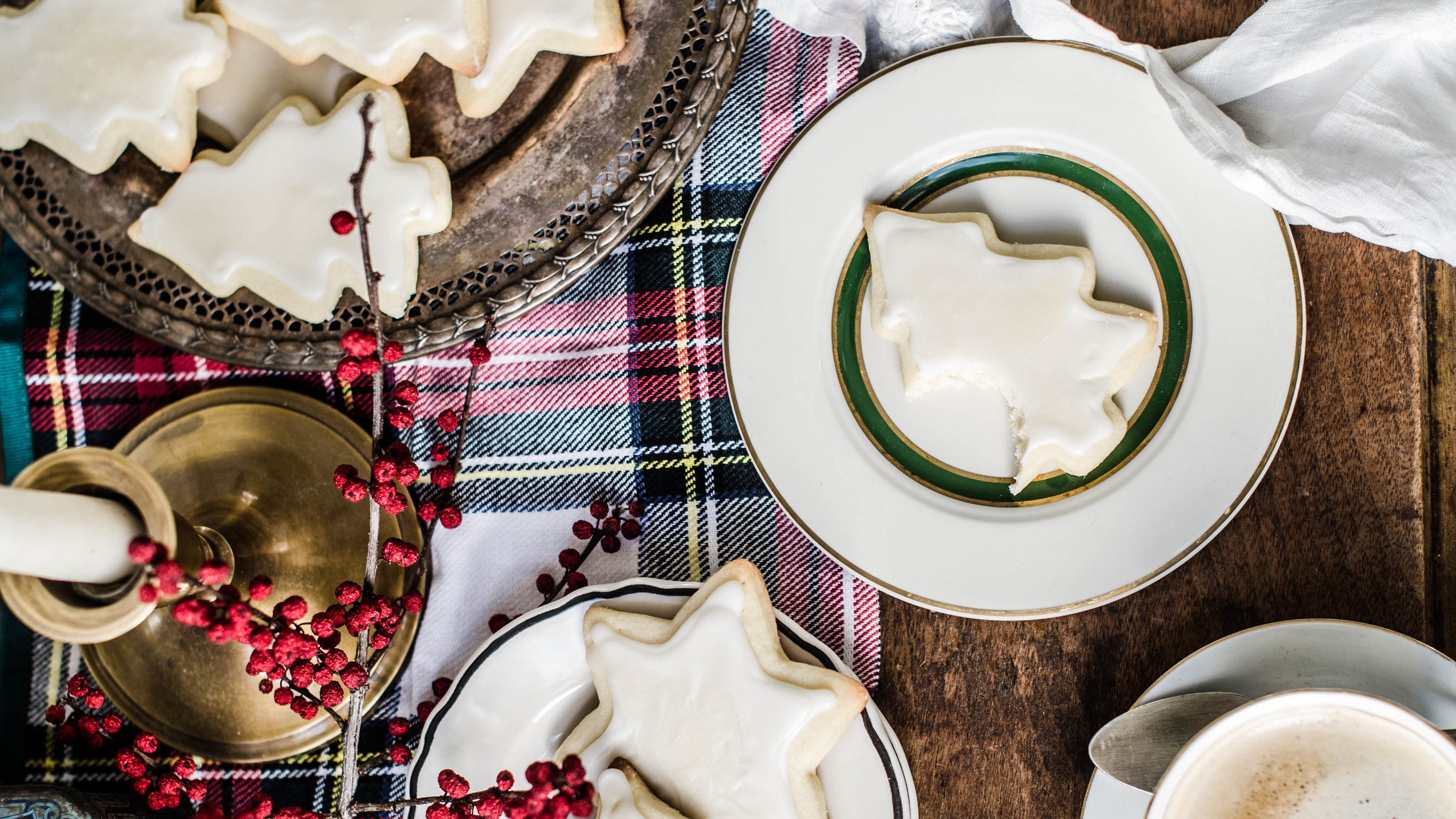 ROSE+&+IVY+Journal+Iced+Sugar+Cookies+Holiday+Baking.jpg