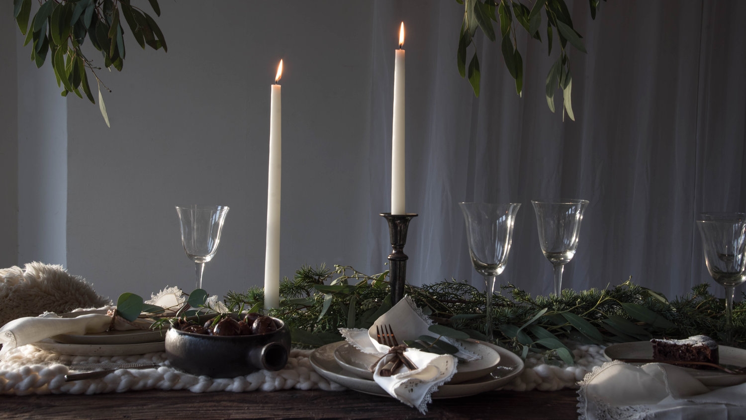 ROSE+&+IVY+Journal+Winter+Light+A+Holiday+Table+Setting.jpg