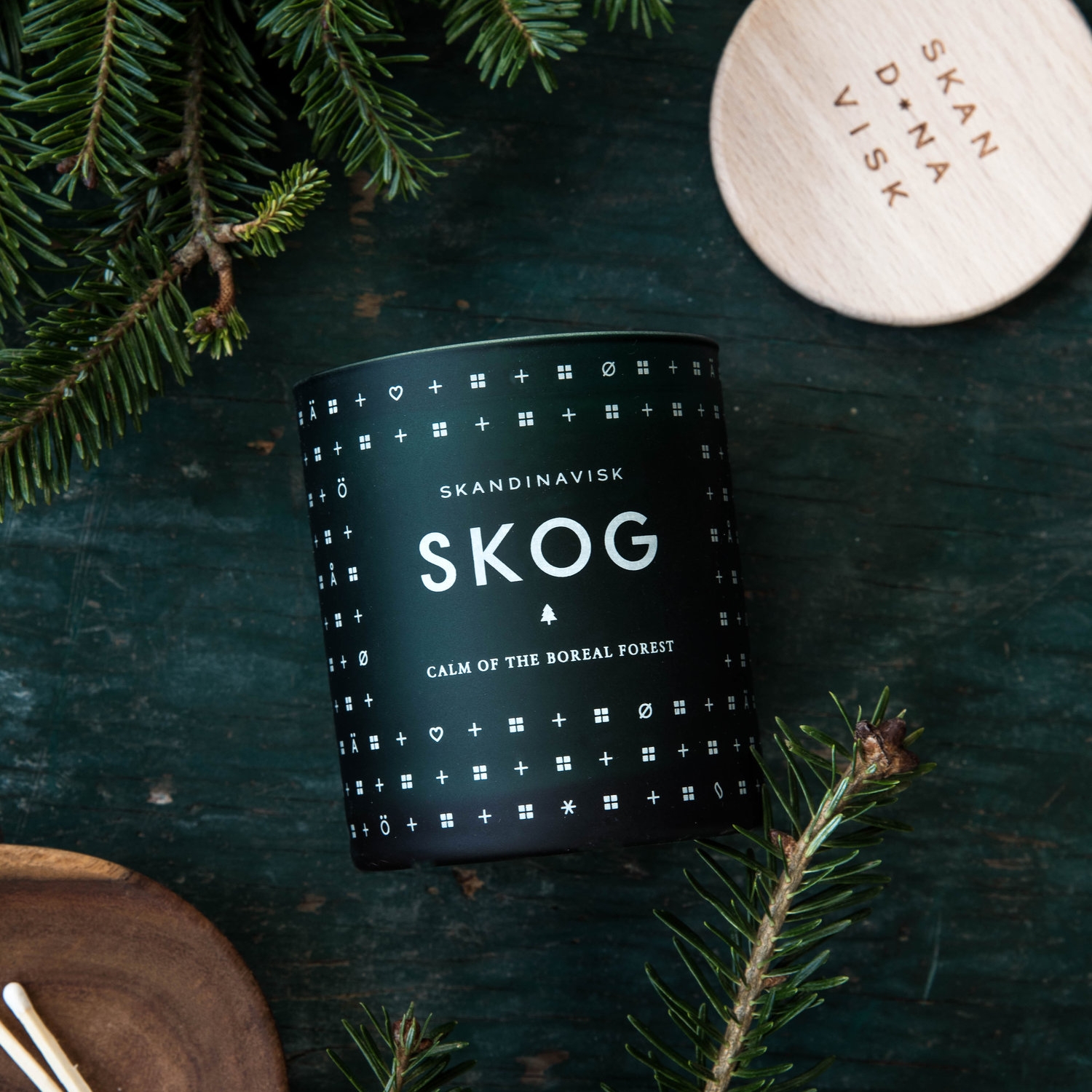 ROSE+&+IVY+Journal+Creating+Cozy+Festive+Candles+That+Smell+Like+the+Holidays+Skog.jpg