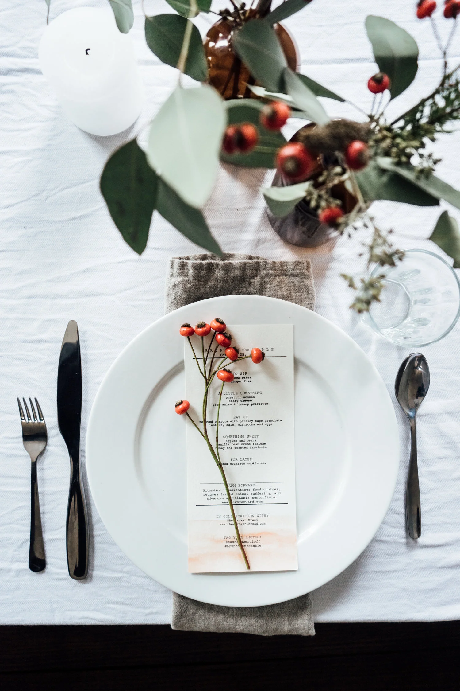 Festive Plates to Create a Magical Holiday Table Setting