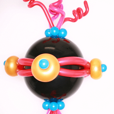 See more out of this world balloon creations on the New Balloon Art website: www.newballoonart.com